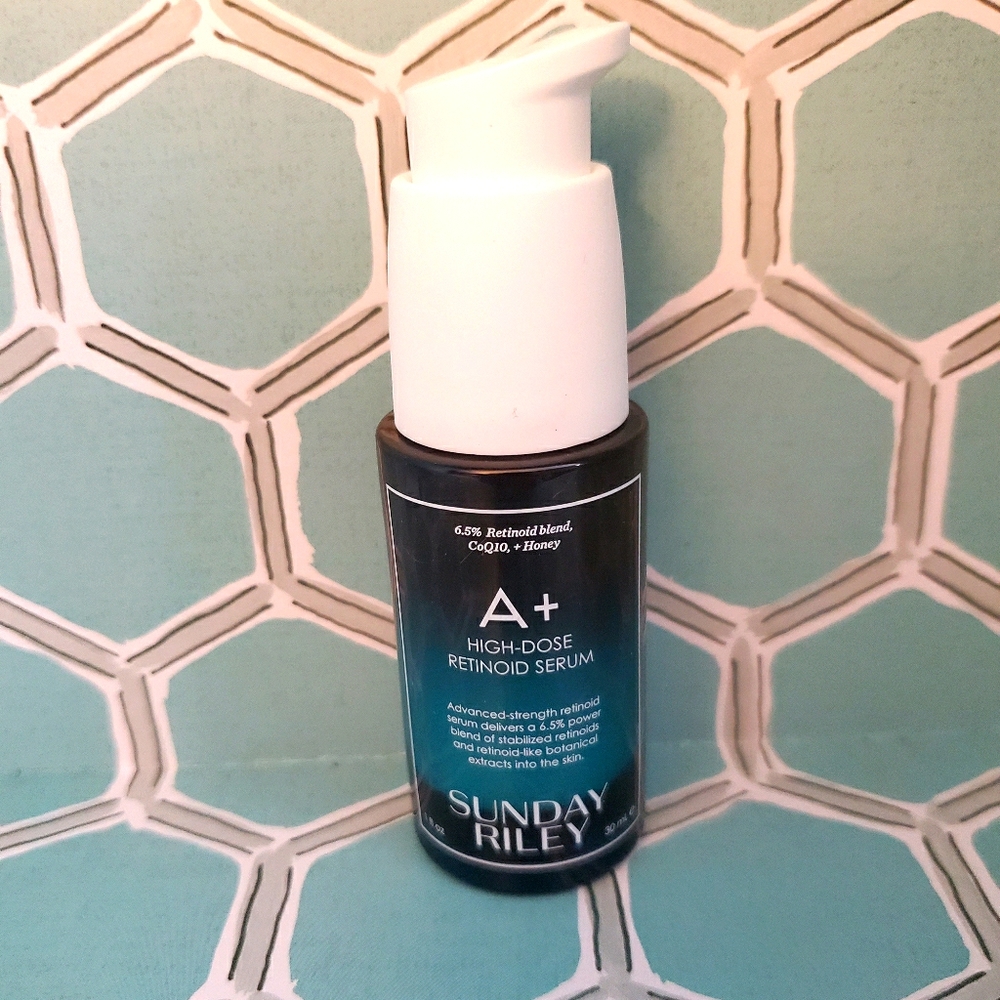 Sunday Riley - A+
HIGH-DOSE RETINOID SERUM
